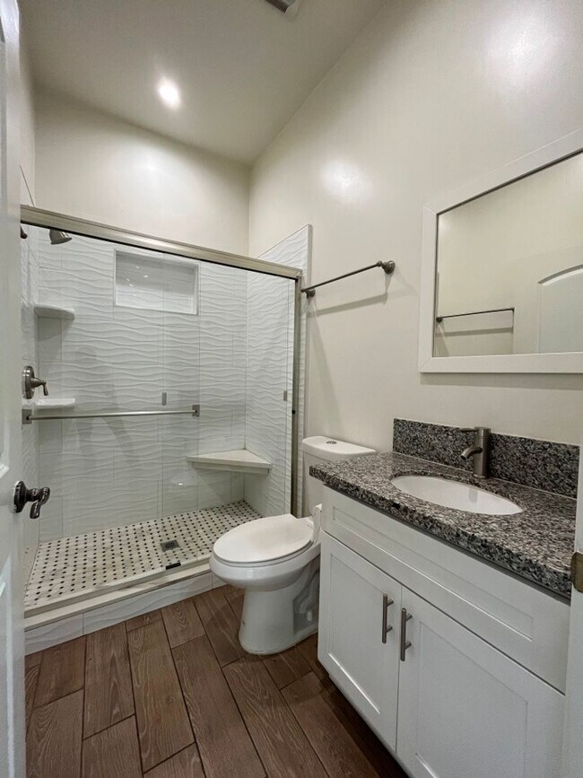 Building Photo - MOVE-IN READY! House w/full guest unit; near Ventura Blvd!