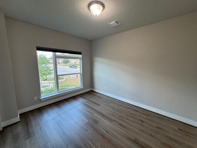 Building Photo - 101 Sumter Wy
