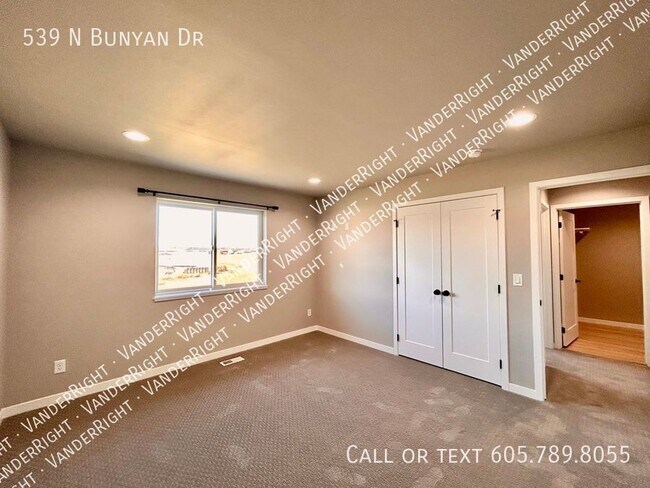 Building Photo - 539 BUNYAN Dr