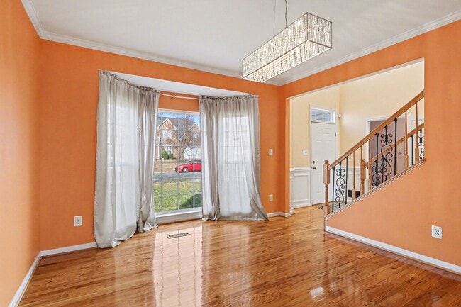 Building Photo - Spacious 5-Bedroom Fredericksburg Home with Flexible Living & Over 3,500 Sq Ft