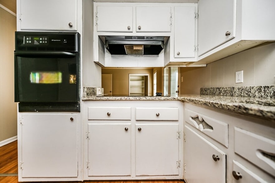 Building Photo - 6611 Perkins Cir