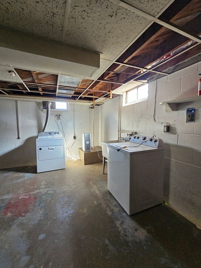 Building Photo - 923 Rohrerstown Rd