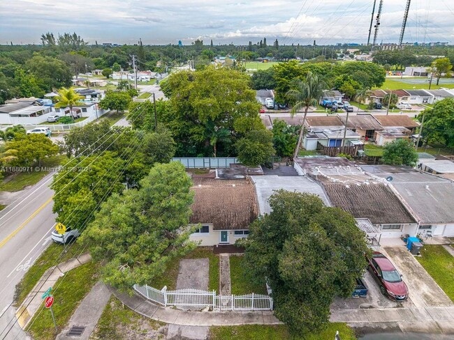 Building Photo - 5551 SW 37th St