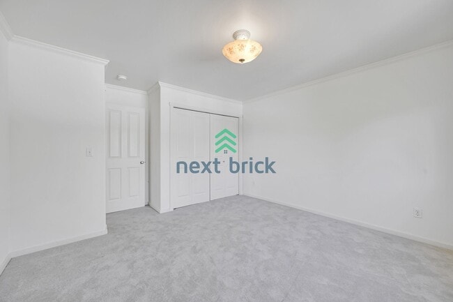 Building Photo - 3 BED & 2.5 BATH Town house FOR RENT