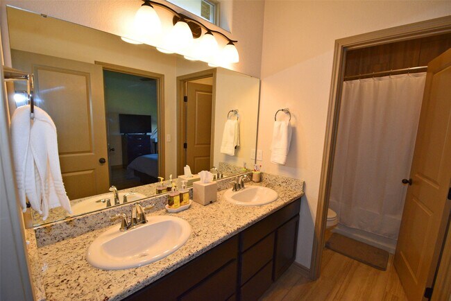 Building Photo - 8158 Luz de Luna St