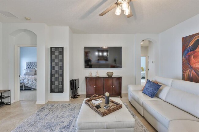 Building Photo - 823 Seminole Sky Dr