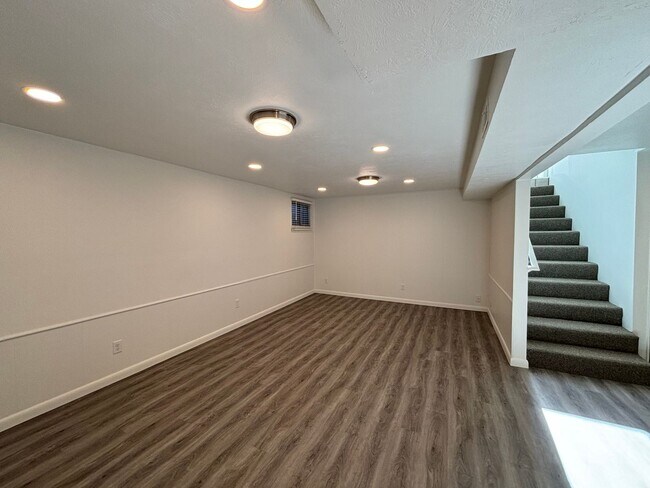Building Photo - 462 S 100 W St