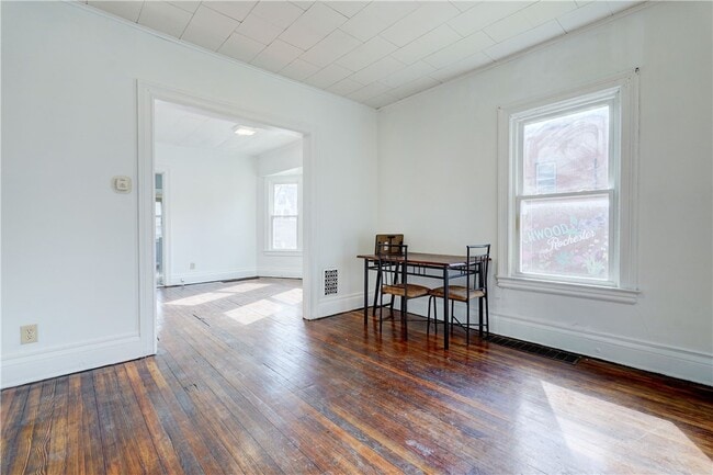 Building Photo - 459 Parsells Ave