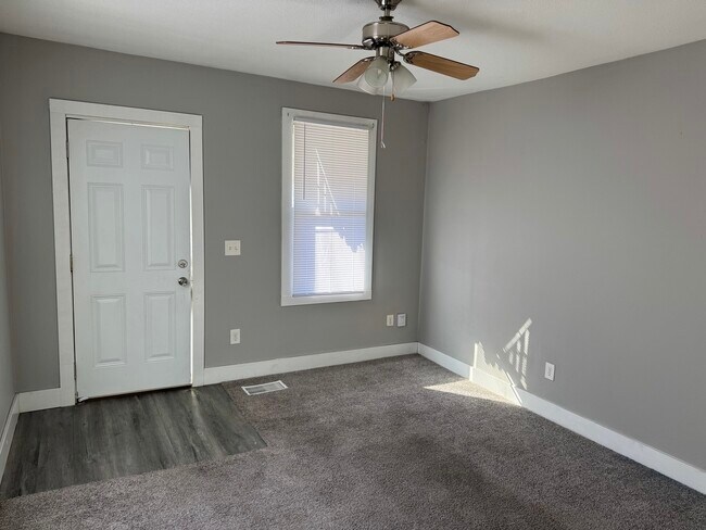 Building Photo - 1208 W 5th St