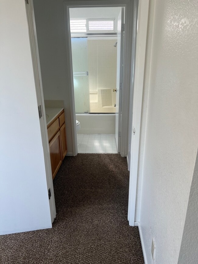 Building Photo - Weston Ranch 4 Bedroom 3 Bathroom Home