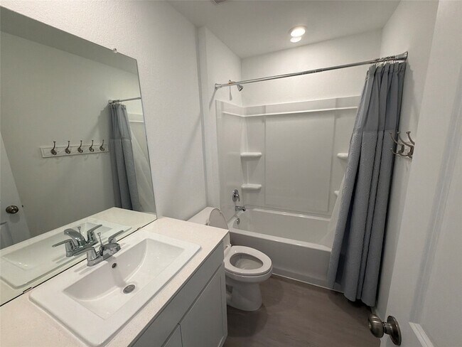 Building Photo - 930 Pertuso Ln