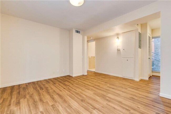 Building Photo - K6626 - Cole St. # 107C