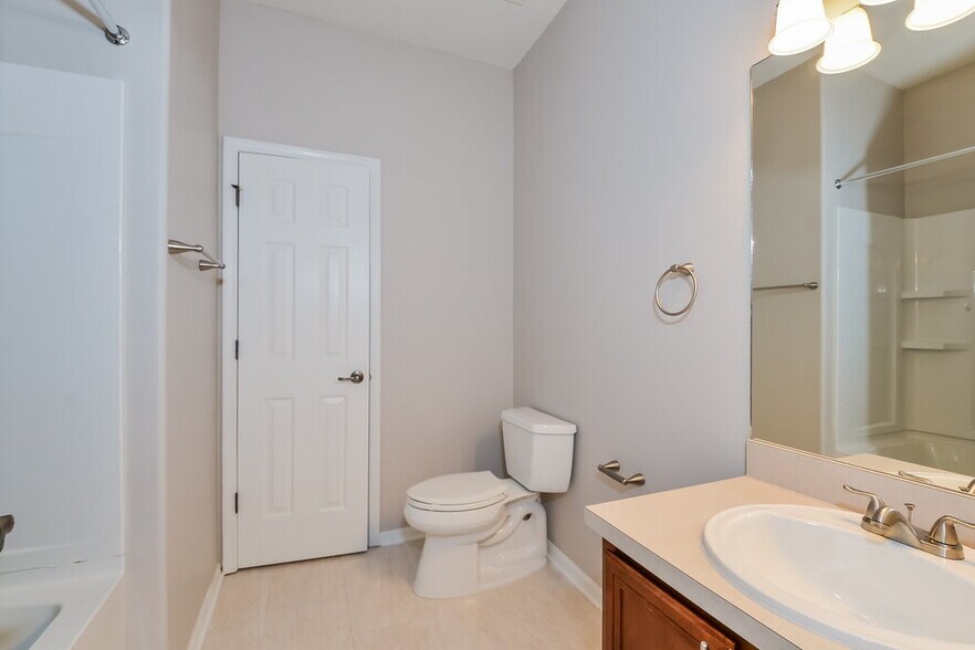 Building Photo - 425 Chimney Rock Dr