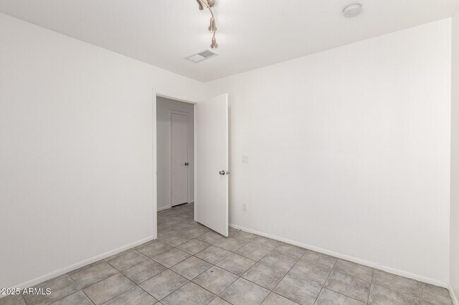 Building Photo - 8339 W Elm St