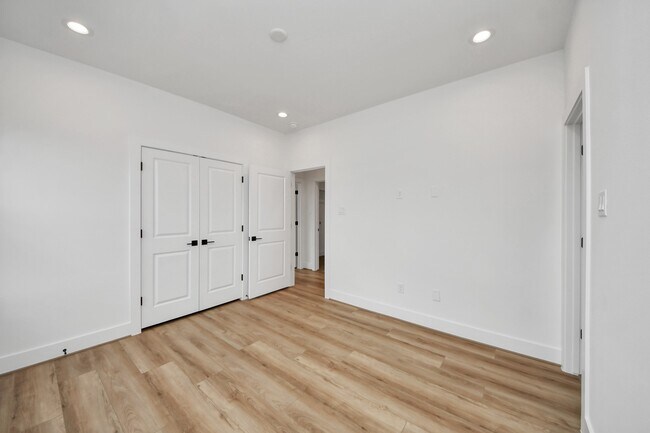 Building Photo - 505 Middle St