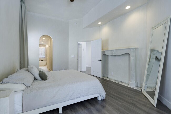 Building Photo - 3292 El Camino Real