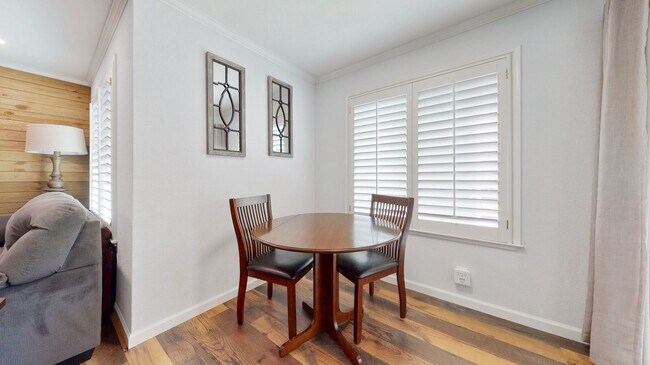 Building Photo - Charming 2-bedroom in Redwood Shores - $3,995/mo