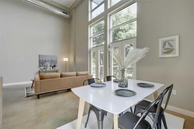 Building Photo - 1601 E Cesar Chavez St