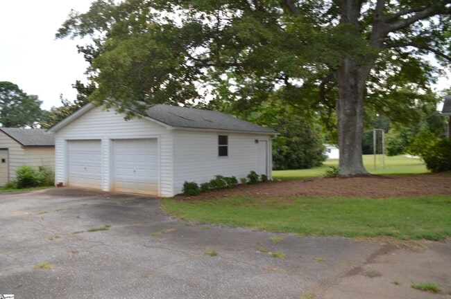 Building Photo - 2462 E Blackstock Rd
