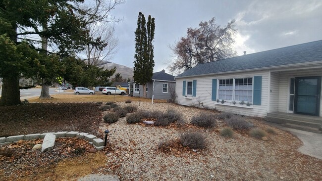 Building Photo - Adorable Duplex Near Washington Park