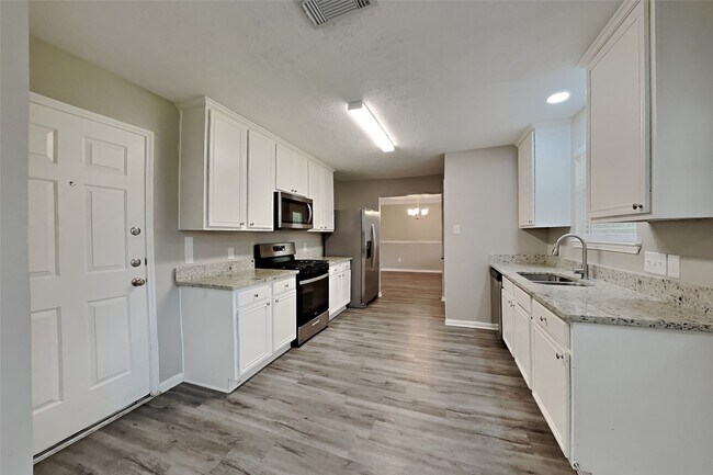 Building Photo - 21884 Whispering Forest Dr