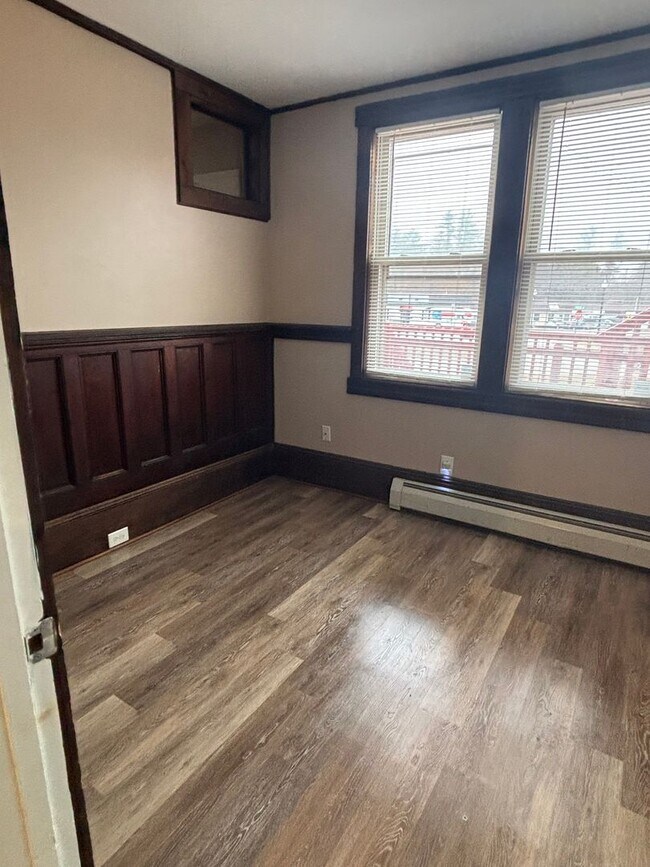 Building Photo - 151 S Main St