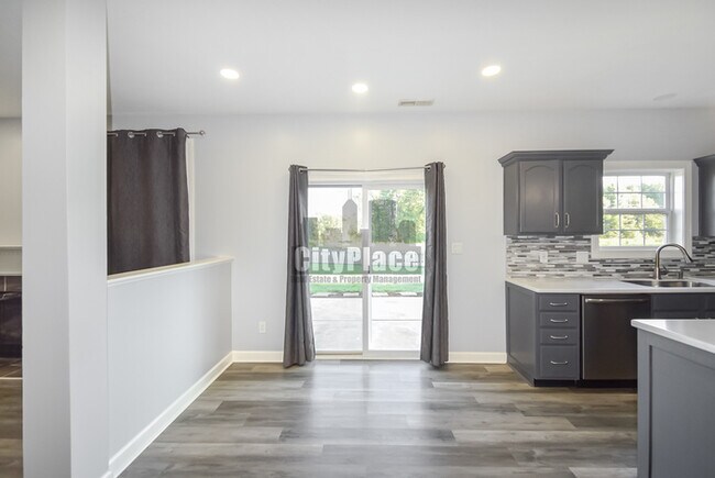 Building Photo - 4440 Valley Trace Dr