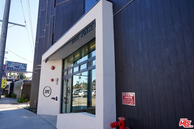 Building Photo - 3004 Sunset Blvd