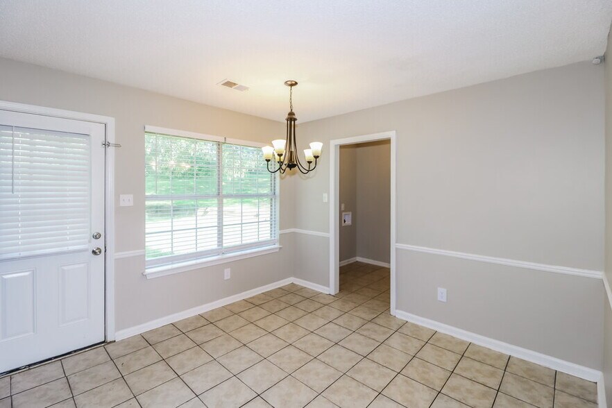 Building Photo - 7444 Holly Grove Dr