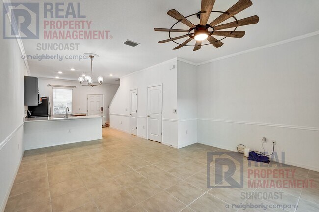 Building Photo - 8937 Daybreak St