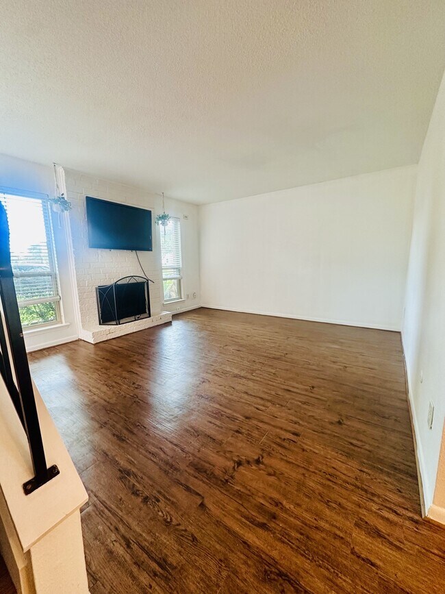 Building Photo - 1413 Bonanza Rd