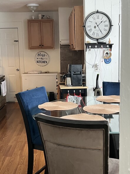 Building Photo - 255 Millbury St