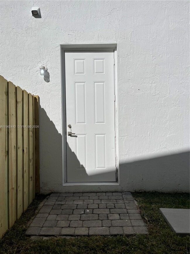 Building Photo - 238 NE 31st Ave