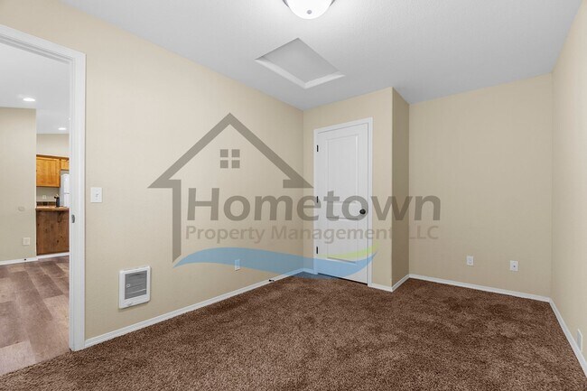 Building Photo - 2 Bedroom 1 Bath Home with Off-Street Parking Available in Coeur d'Alene!