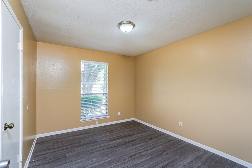 Building Photo - 23331 Bayleaf Dr