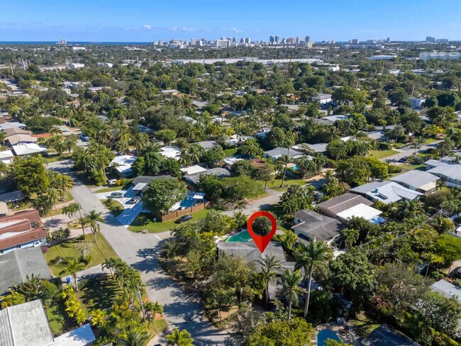 Building Photo - 714 NE 17th Ct