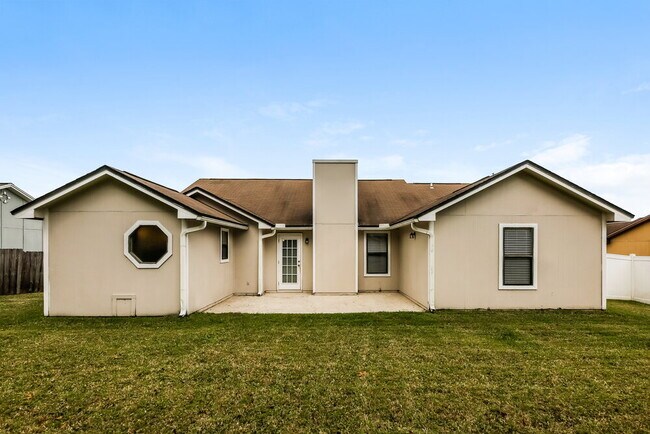 Building Photo - 641 Charles Pinckney St