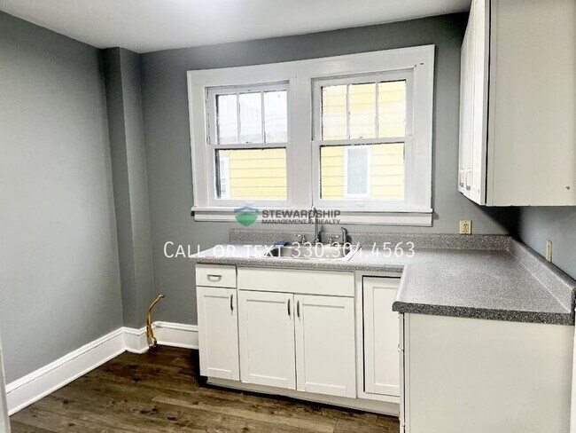 Building Photo - 1012 Brown St