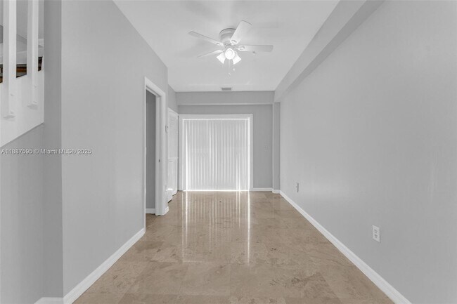 Building Photo - 1421 SW 3rd St