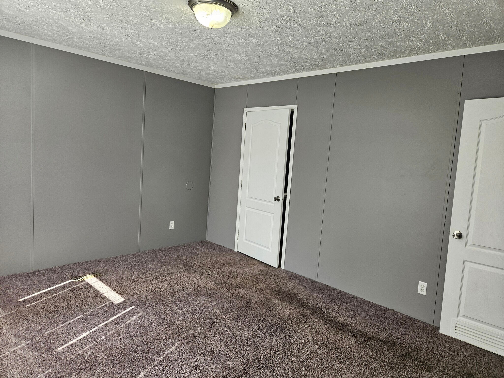 Building Photo - 64 Lynnwood Cir