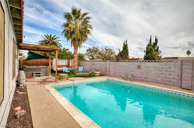 Building Photo - 3956 Clear View Dr