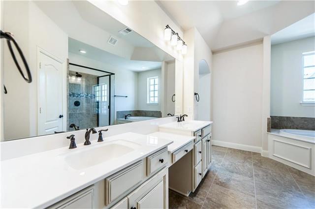Building Photo - 555 Waterloo Dr