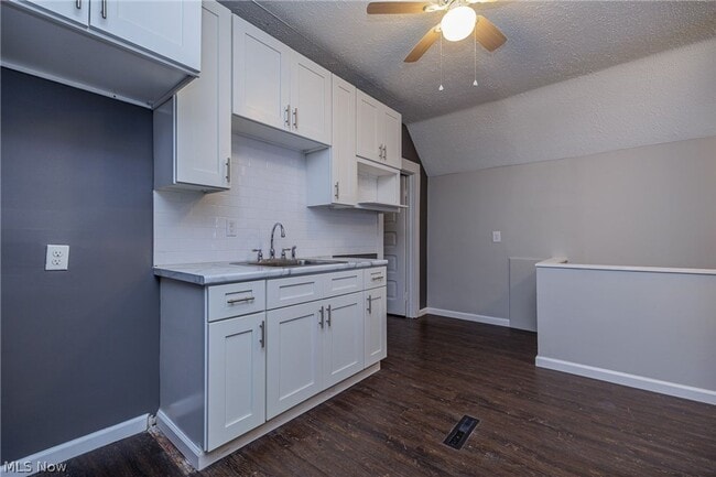 Building Photo - 228 Gates Ave