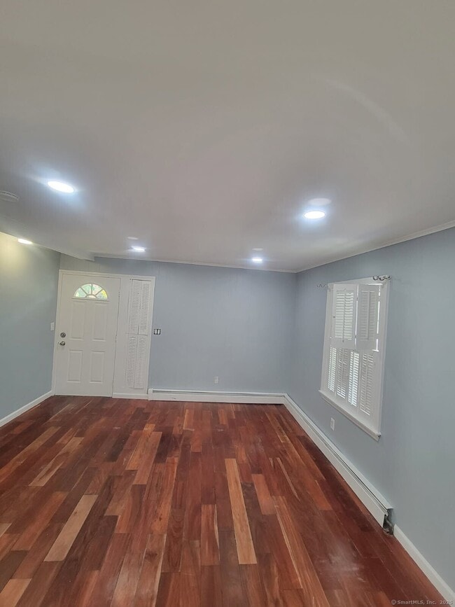 Building Photo - 129 Wall St