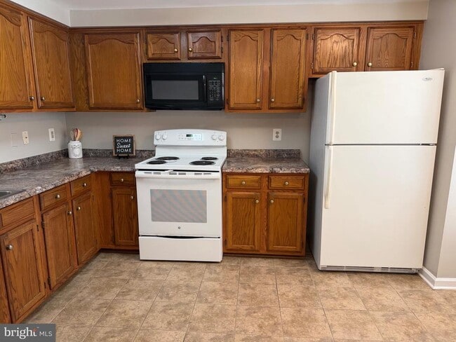 Building Photo - 6810 Ericka Ave