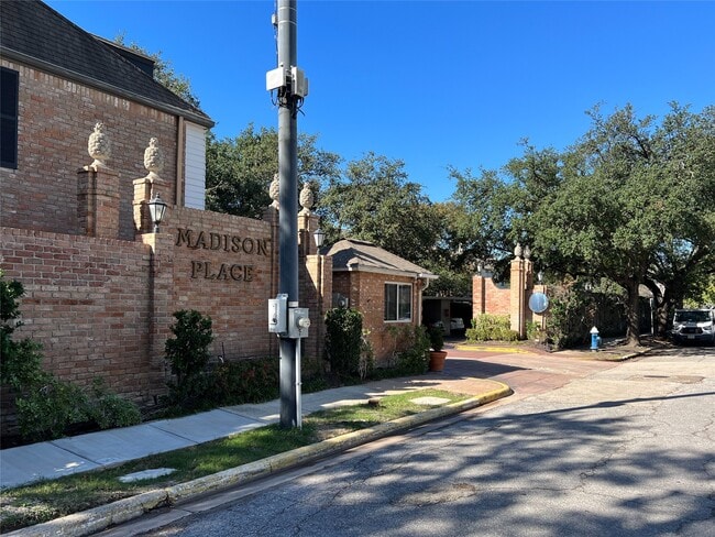 Building Photo - 3737 Wakeforest St