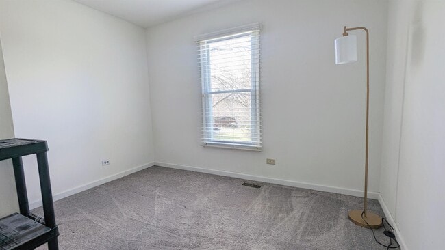 Building Photo - 1401 Knoll Dr