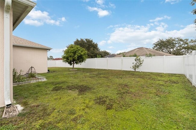 Building Photo - 325 Azincourt Ln