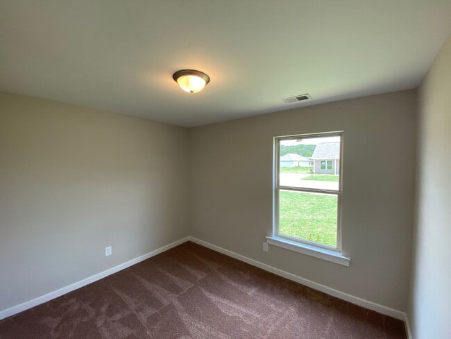 Building Photo - Home for Rent in Talladega, AL!!! Available to View with 48 Hours Notice!