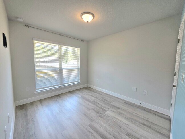 Building Photo - Bright, Open Layout | Screened Porch + Paver Patio | Move-In Ready